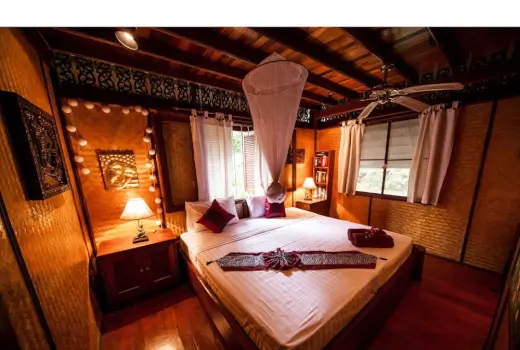 Villa Nordsee großes Schlafzimmer mit Kingbett