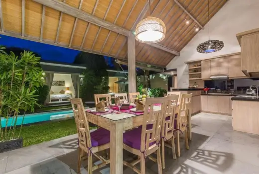 Küche und Essecke in der Villa Nuri Merah