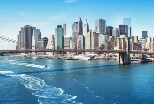 Blick auf Manhattan über die Brooklyn Bridge