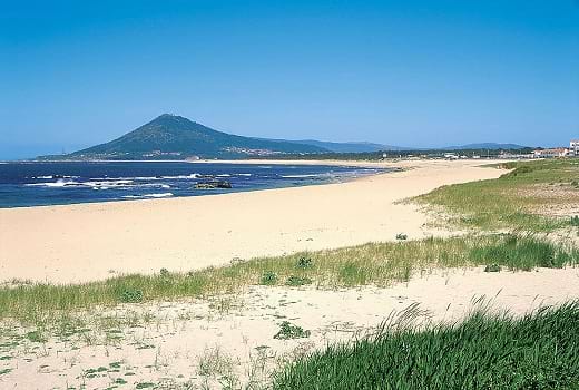 Dünenstrand am spanisch-portugiesischen Grenzfluss Minho