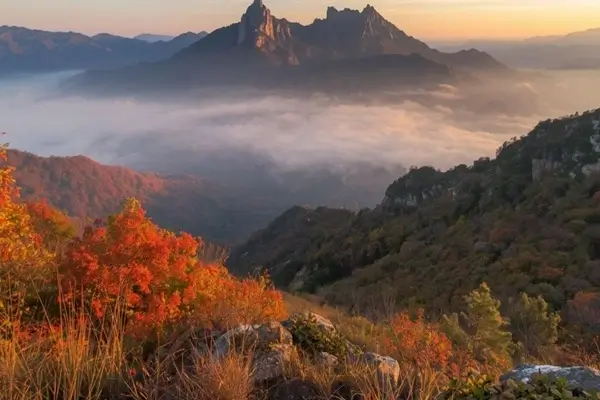 Herbstlandschaft im Seoraksan Nationalpark Südkorea