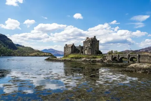 Eilean Donan Castle am Loch Duich in Schottland